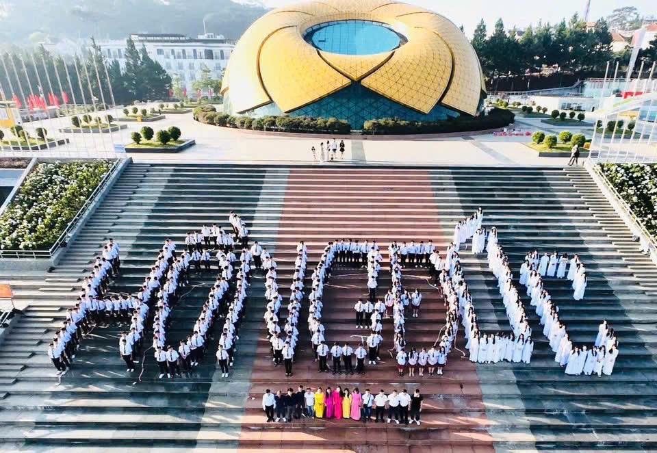 THCS và THPT Hồng Đức